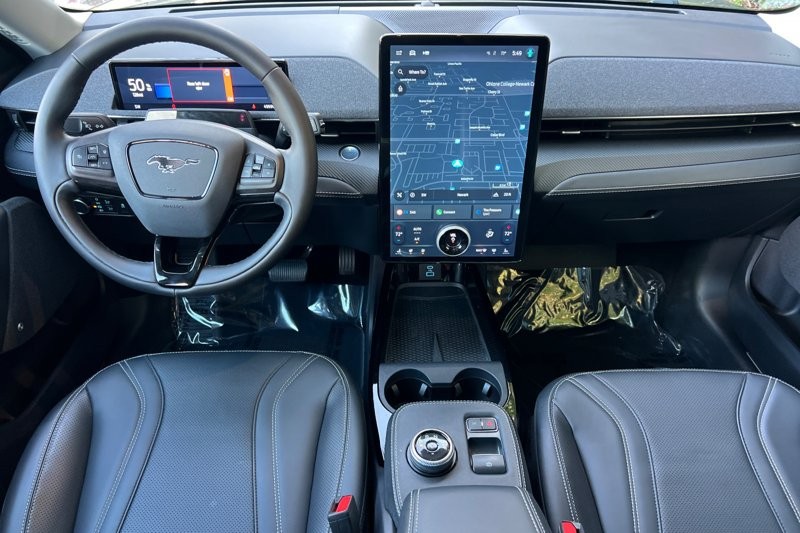 Ford Mustang Mach-E Vehicle Full-screen Gallery Image 15