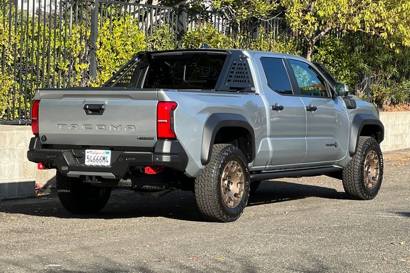 Toyota Tacoma Hybrid Vehicle Full-screen Gallery Image 03