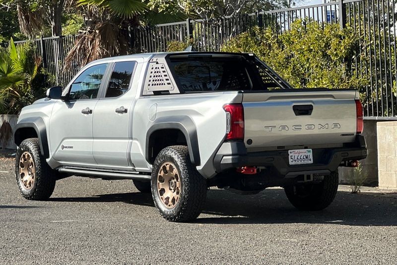 Toyota Tacoma Hybrid Vehicle Full-screen Gallery Image 05