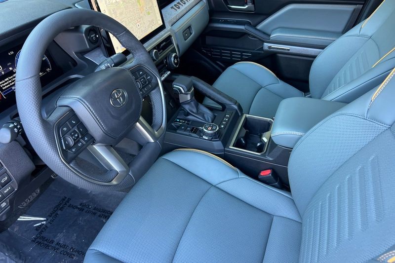 Toyota Tacoma Hybrid Vehicle Full-screen Gallery Image 10