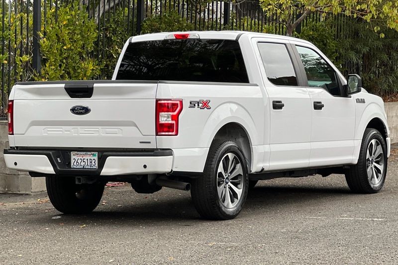 Ford F-150 Vehicle Full-screen Gallery Image 03