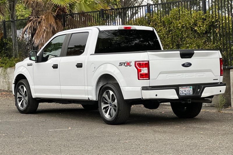 Ford F-150 Vehicle Full-screen Gallery Image 05