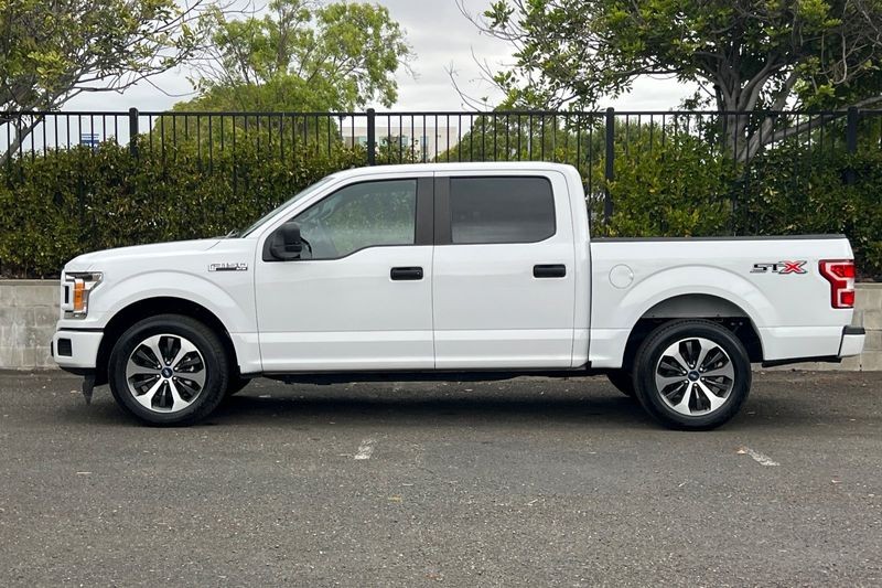 Ford F-150 Vehicle Full-screen Gallery Image 07