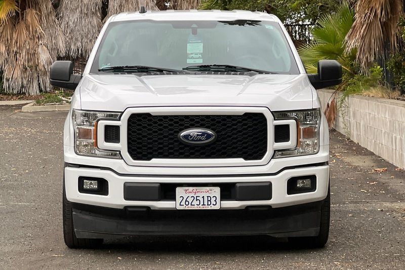 Ford F-150 Vehicle Full-screen Gallery Image 09