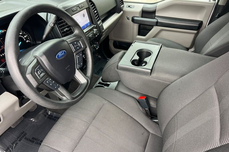 Ford F-150 Vehicle Full-screen Gallery Image 10