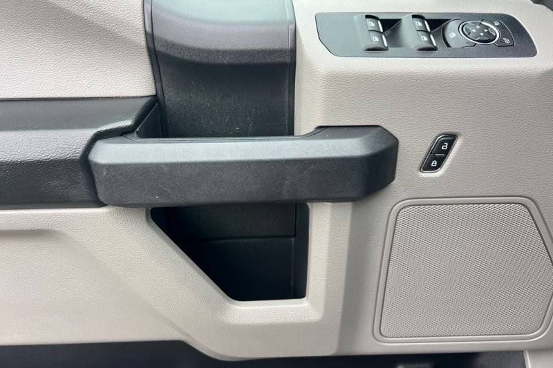 Ford F-150 Vehicle Full-screen Gallery Image 11
