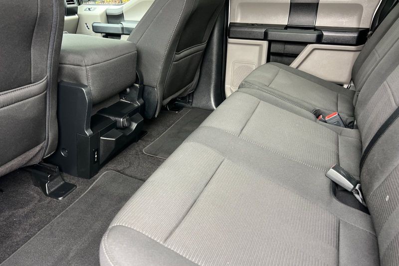 Ford F-150 Vehicle Full-screen Gallery Image 14