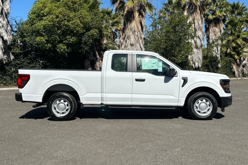 Ford F-150 Vehicle Full-screen Gallery Image 02