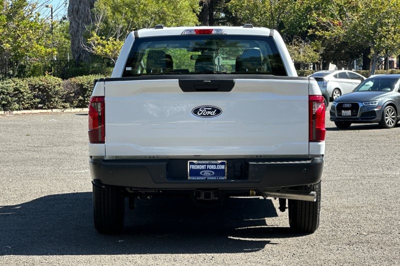 Ford F-150 Vehicle Full-screen Gallery Image 04