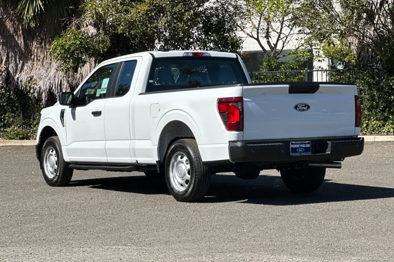 Ford F-150 Vehicle Full-screen Gallery Image 05