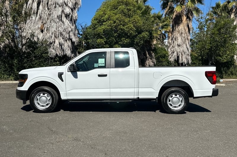 Ford F-150 Vehicle Full-screen Gallery Image 06