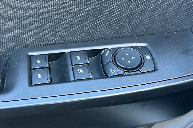 Ford F-150 Vehicle Full-screen Gallery Image 11