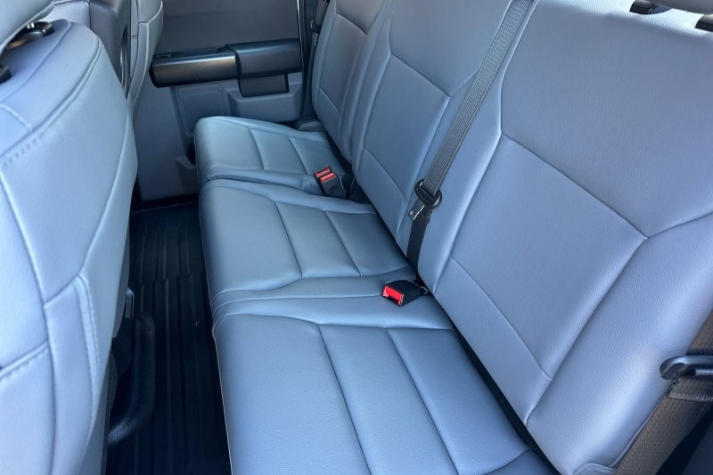 Ford F-150 Vehicle Full-screen Gallery Image 12