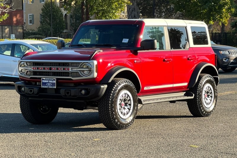 Ford Bronco Vehicle Full-screen Gallery Image 07