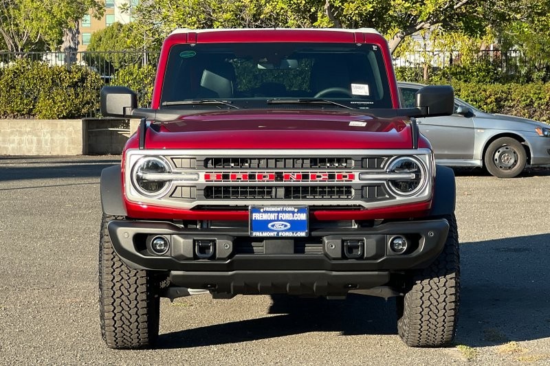 Ford Bronco Vehicle Full-screen Gallery Image 08