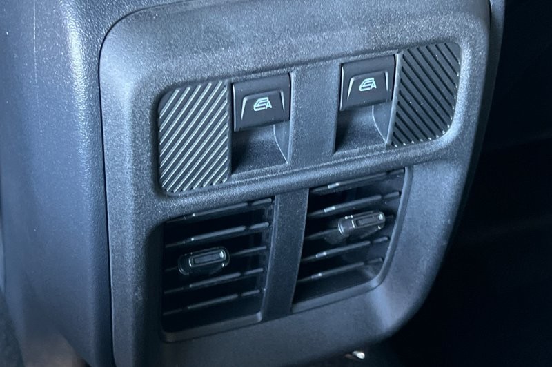 Ford Bronco Vehicle Full-screen Gallery Image 13
