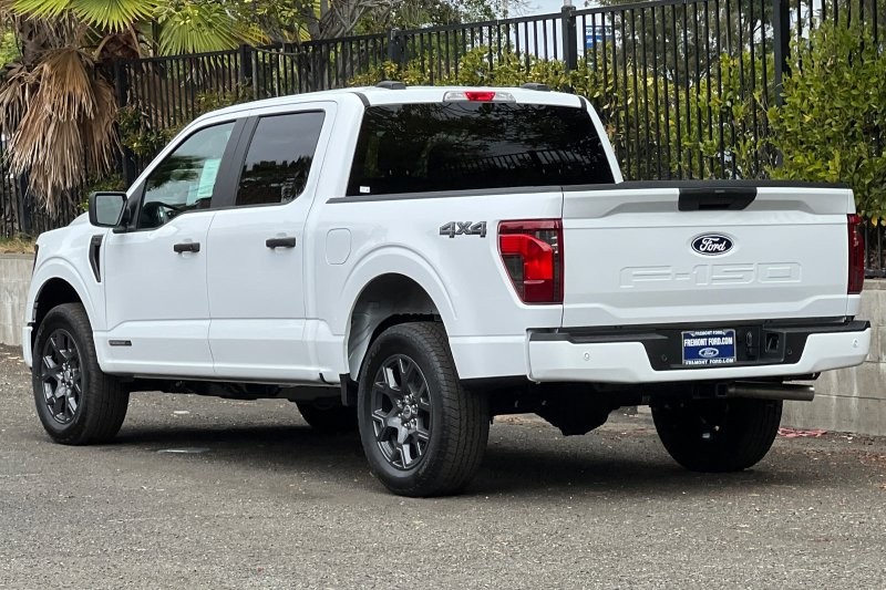Ford F-150 Vehicle Full-screen Gallery Image 05