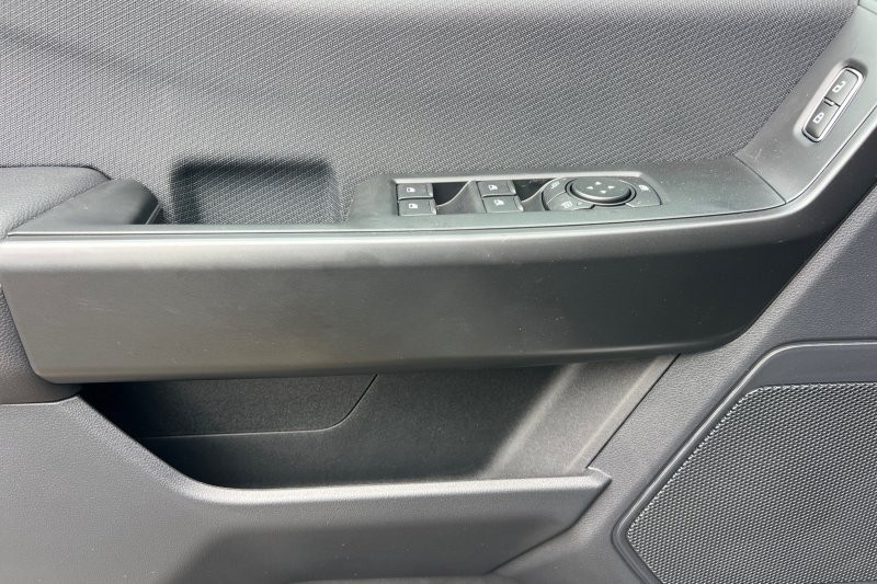 Ford F-150 Vehicle Full-screen Gallery Image 10
