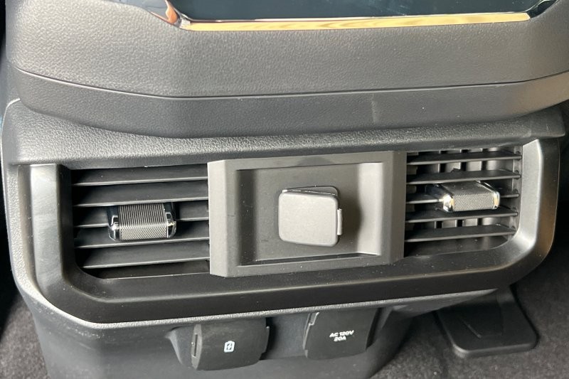 Ford F-150 Vehicle Full-screen Gallery Image 13