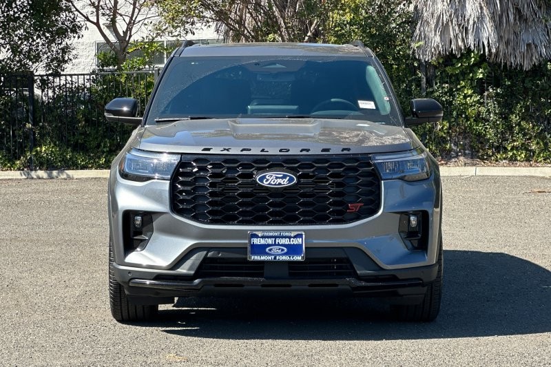 Ford Explorer Vehicle Full-screen Gallery Image 08