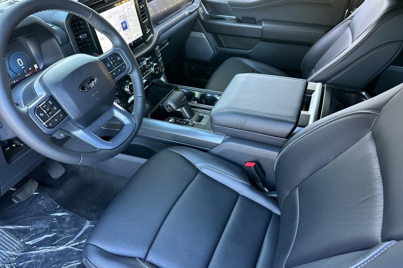 Ford F-150 Vehicle Full-screen Gallery Image 09