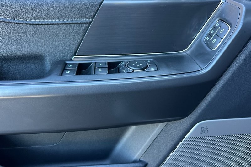 Ford F-150 Vehicle Full-screen Gallery Image 10