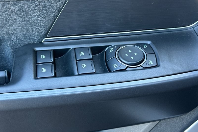 Ford F-150 Vehicle Full-screen Gallery Image 11