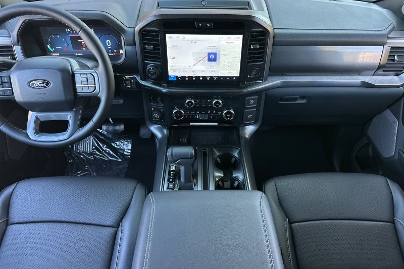 Ford F-150 Vehicle Full-screen Gallery Image 14