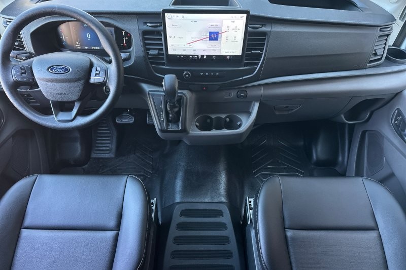 Ford Transit-250 Vehicle Full-screen Gallery Image 12