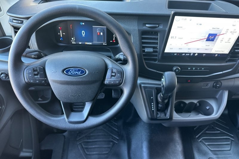 Ford Transit-250 Vehicle Full-screen Gallery Image 13
