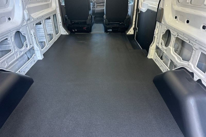Ford Transit-250 Vehicle Full-screen Gallery Image 14