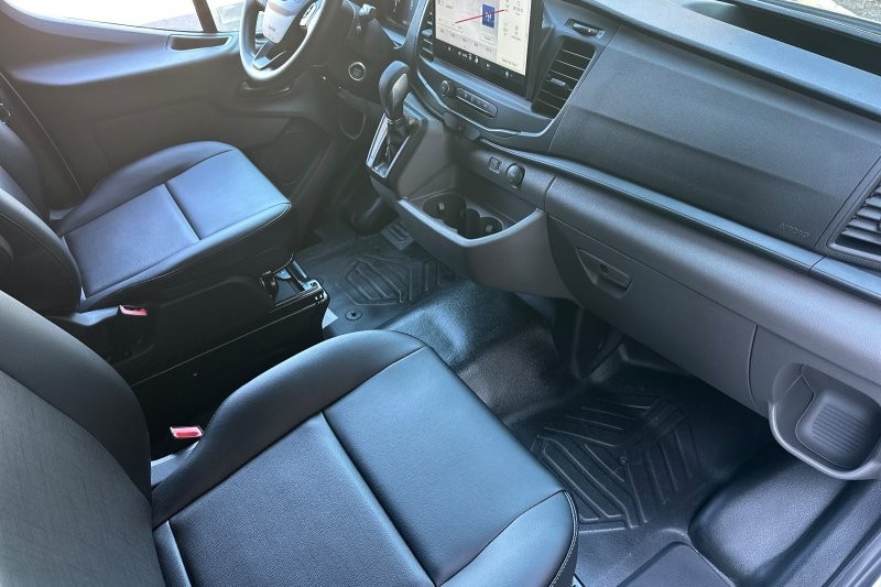 Ford Transit-250 Vehicle Full-screen Gallery Image 15
