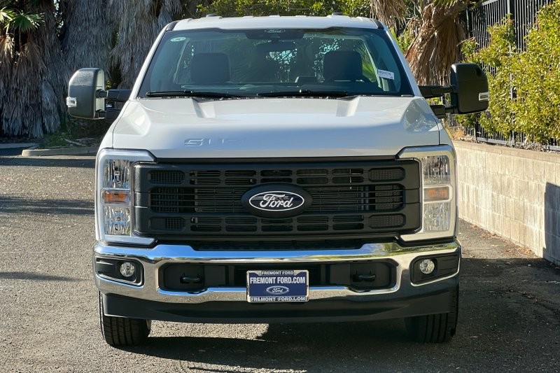 Ford F-250SD Vehicle Full-screen Gallery Image 08
