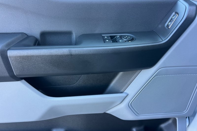 Ford F-250SD Vehicle Full-screen Gallery Image 10