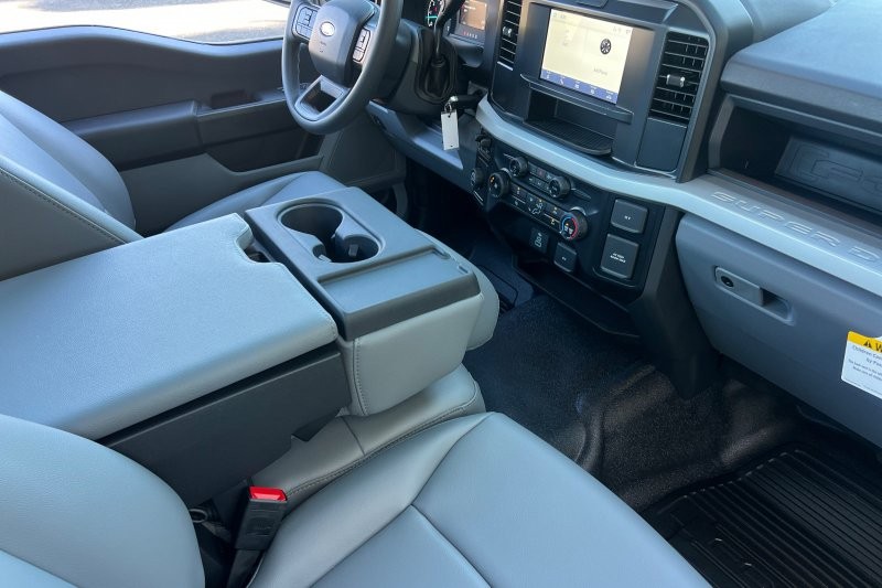 Ford F-250SD Vehicle Full-screen Gallery Image 14