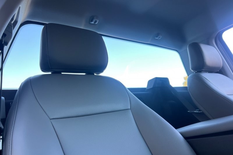 Ford F-250SD Vehicle Full-screen Gallery Image 15