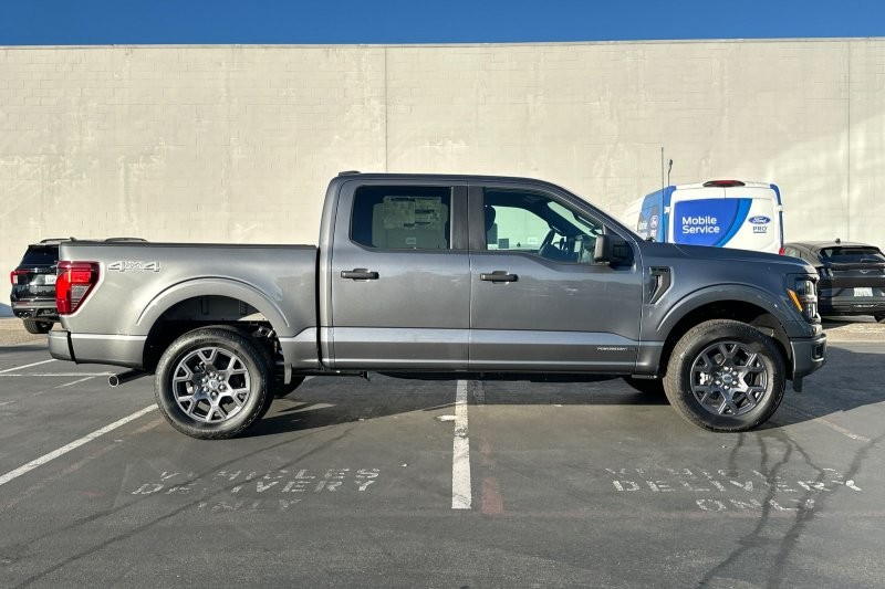 Ford F-150 Vehicle Full-screen Gallery Image 02
