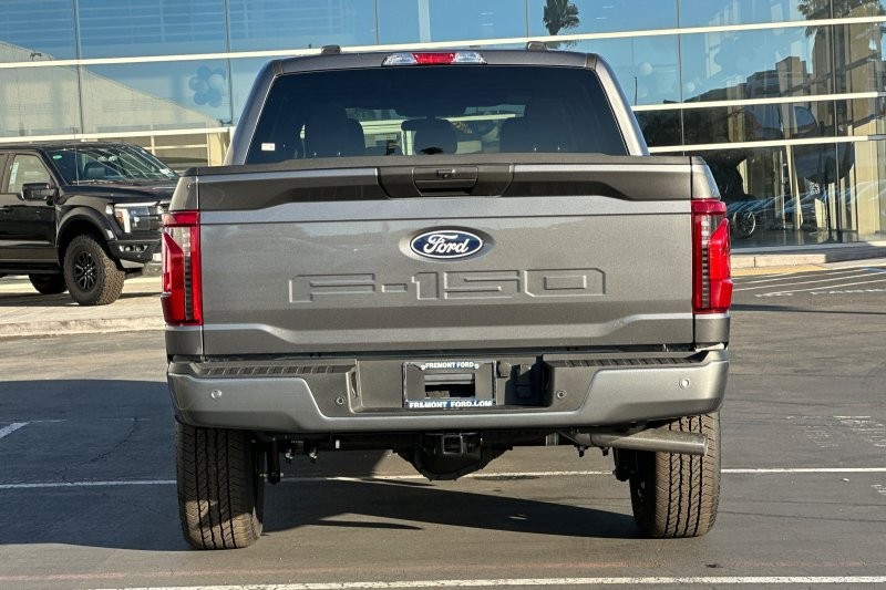 Ford F-150 Vehicle Full-screen Gallery Image 04
