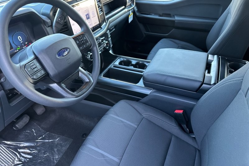 Ford F-150 Vehicle Full-screen Gallery Image 08