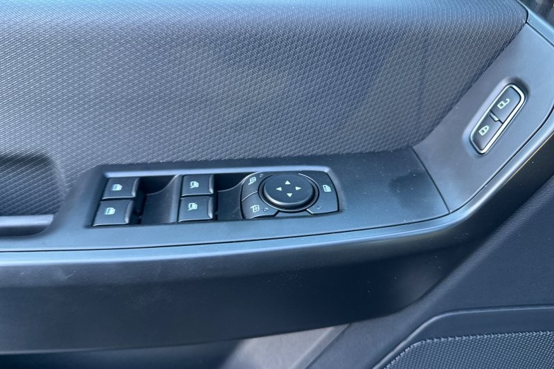 Ford F-150 Vehicle Full-screen Gallery Image 09