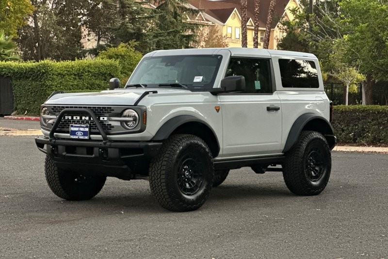 Ford Bronco Vehicle Full-screen Gallery Image 07