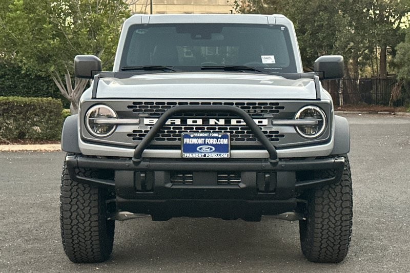 Ford Bronco Vehicle Full-screen Gallery Image 08