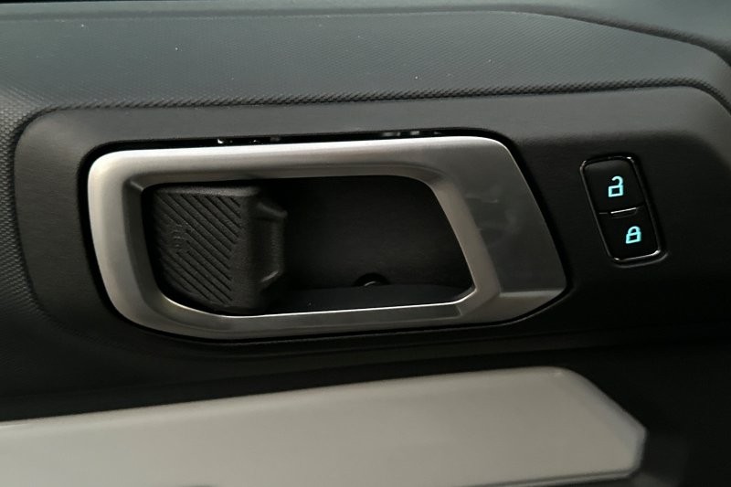 Ford Bronco Vehicle Full-screen Gallery Image 11