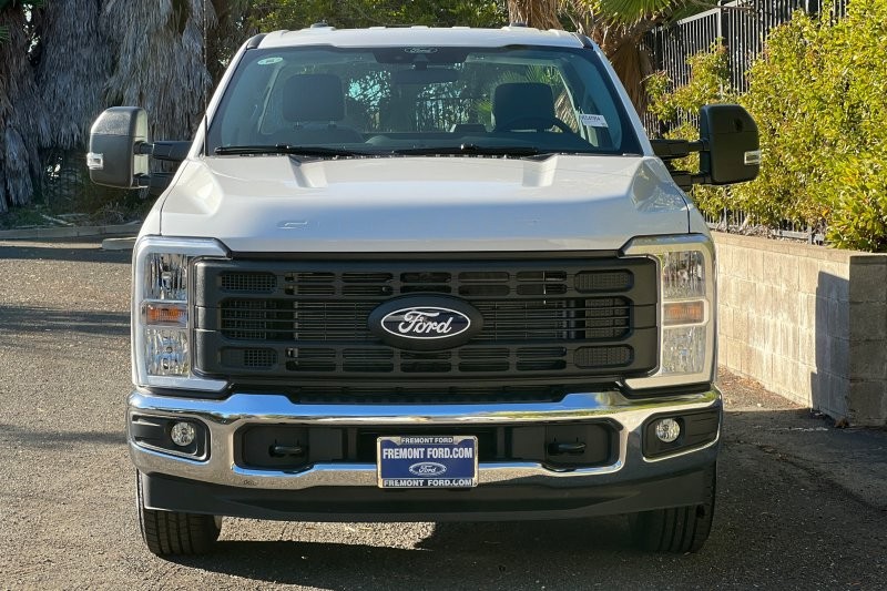 Ford F-250SD Vehicle Full-screen Gallery Image 08