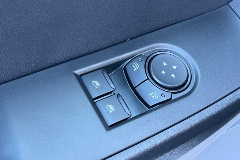Ford F-250SD Vehicle Full-screen Gallery Image 11