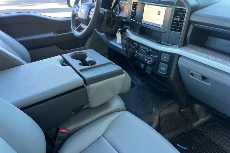 Ford F-250SD Vehicle Full-screen Gallery Image 14