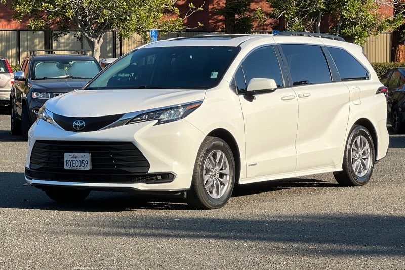 Toyota Sienna Vehicle Full-screen Gallery Image 08