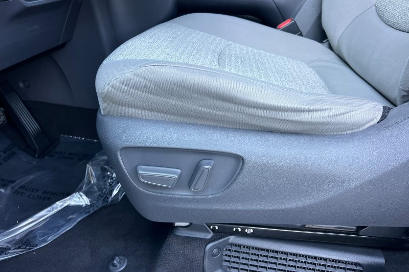 Toyota Sienna Vehicle Full-screen Gallery Image 13