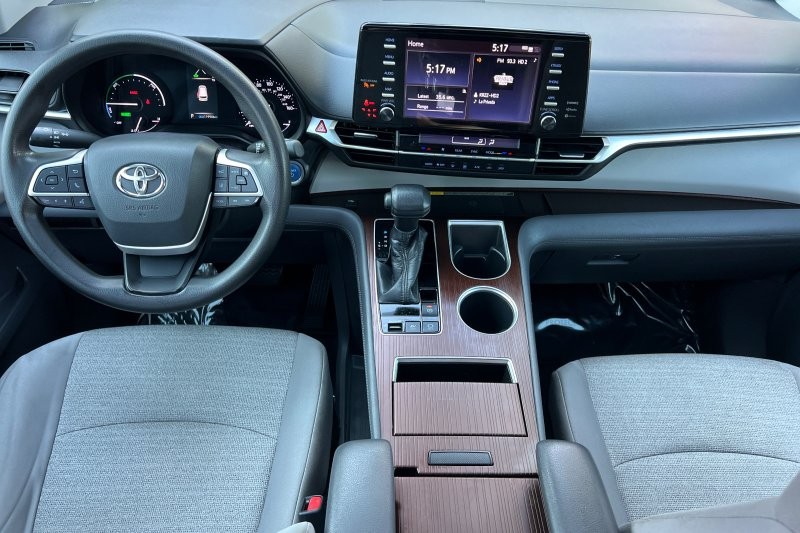 Toyota Sienna Vehicle Full-screen Gallery Image 15