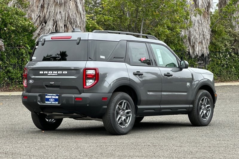 Ford Bronco Sport Vehicle Full-screen Gallery Image 03